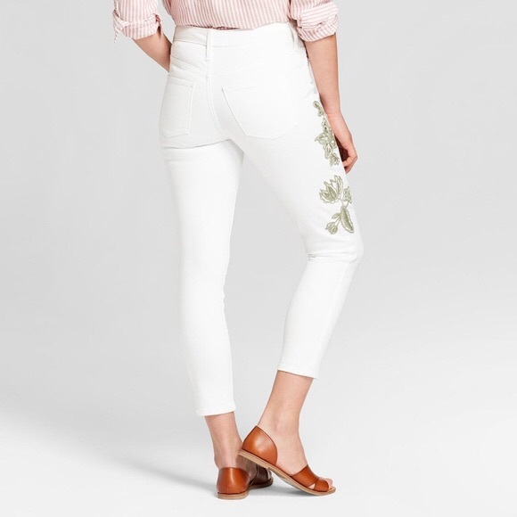 Universal Thread Denim - 👖NWT Universal Thread Embroidered Crop Jeans👖